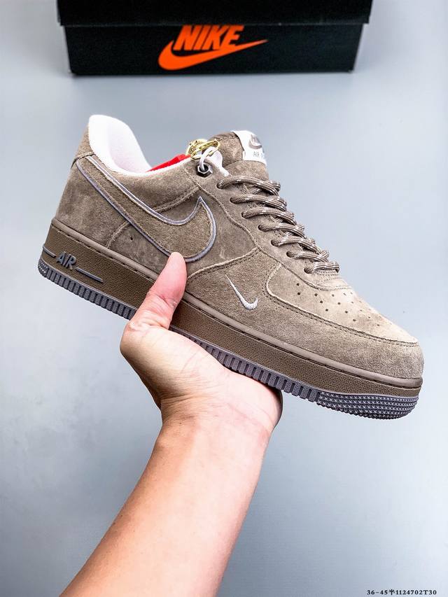 原楦数据纸版，采用硬质优质皮革鞋面材质，内置全掌Air Sole气垫。耐克 Nike Air Force 1 Low 空军一号低帮百搭休闲运动板鞋 112470