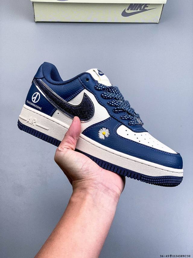 原楦数据纸版，采用硬质优质皮革鞋面材质，内置全掌Air Sole气垫。耐克 Nike Air Force 1 Low 空军一号低帮百搭休闲运动板鞋 112438