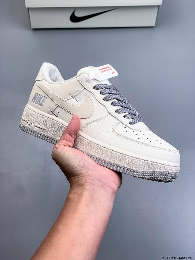 原楦数据纸版，采用硬质优质皮革鞋面材质，内置全掌Air Sole气垫。耐克 Nike Air Force 1 Low 空军一号低帮百搭休闲运动板鞋 112448