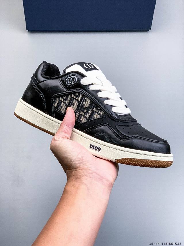 Dior迪奥新款B27运动鞋 迪奥出了一精款致中带着一不点羁，不羁中带着一些浪流诗人的觉感的“小Aj”，这款新款B27运动鞋，延续了Di专属经的典Oblique