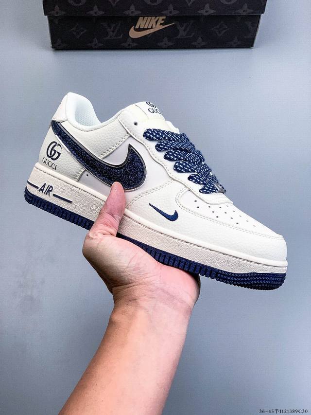 原楦数据纸版，采用硬质优质皮革鞋面材质，内置全掌Air Sole气垫。耐克 Nike Air Force 1 Low 空军一号低帮百搭休闲运动板鞋 112138