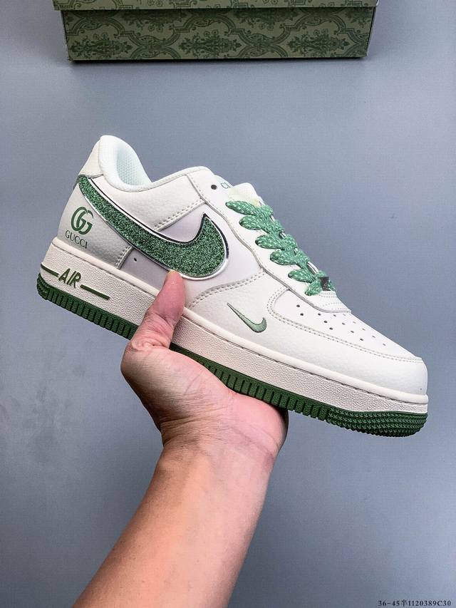 原楦数据纸版，采用硬质优质皮革鞋面材质，内置全掌Air Sole气垫。耐克 Nike Air Force 1 Low 空军一号低帮百搭休闲运动板鞋 112038