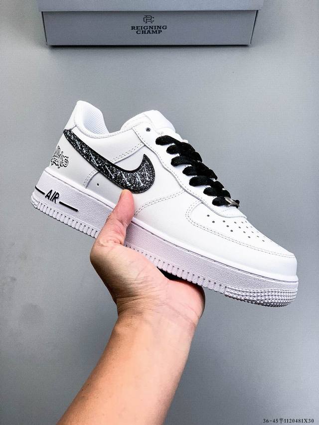 原楦数据纸版，采用硬质优质皮革鞋面材质，内置全掌Air Sole气垫。耐克 Nike Air Force 1 Low 空军一号低帮百搭休闲运动板鞋 112048