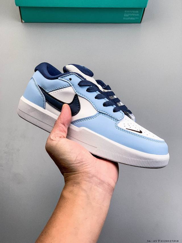 耐克Nike Sb Force 58是一款将前沿创新带入街头的单品，它具有硫化杯底，具有出色的耐用性和灵活性。使用帆布和绒面革，在饰面上放置通风口，它自始至终都