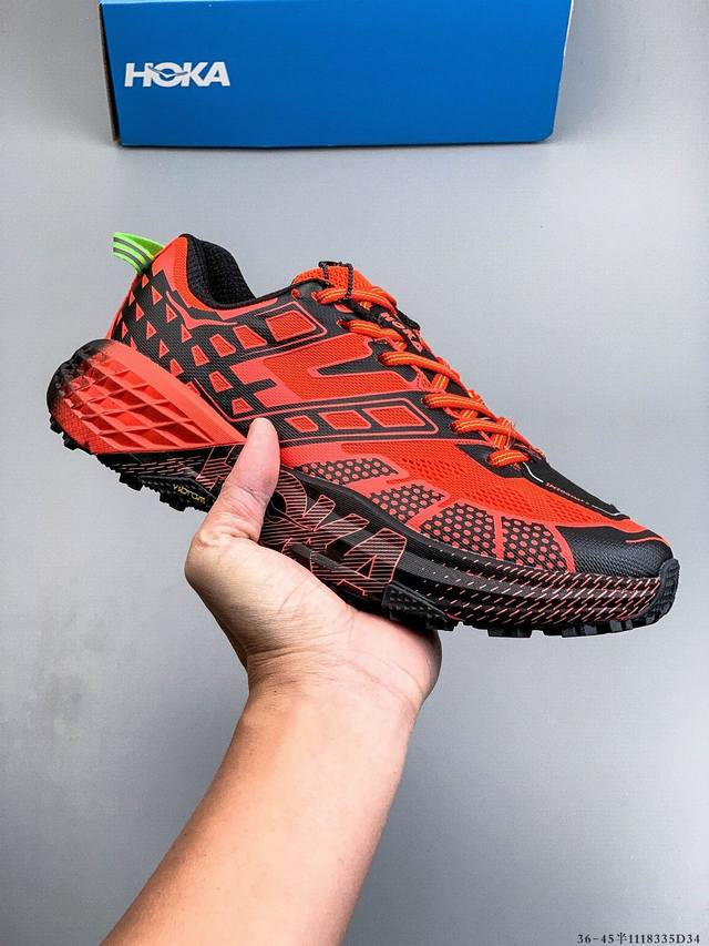 当经典再次叩响时间的门扉，Hoka Speedgoat 2 以复刻之姿穿越八年光阴重回大众视野。2025年，这款曾被跑者们封为“全能战士”的鞋款以复刻版身份回归