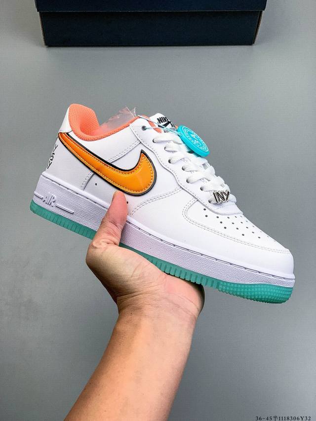 原楦数据纸版，采用硬质优质皮革鞋面材质，内置全掌Air Sole气垫。耐克 Nike Air Force 1 Low 空军一号低帮百搭休闲运动板鞋 111830