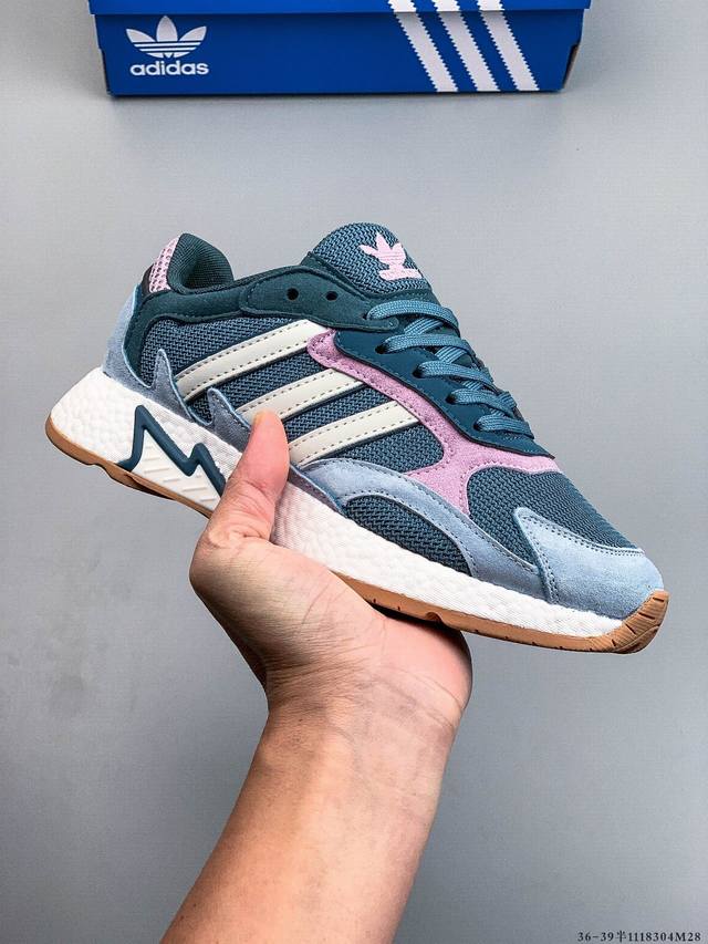 Adidas Tresc Run Boost 三叶草全掌Boost 缓震运动休闲跑步鞋！网布搭配麂皮拼接打造鞋面，3M 反光材质 ，极具复古风格，配合鞋身透气网