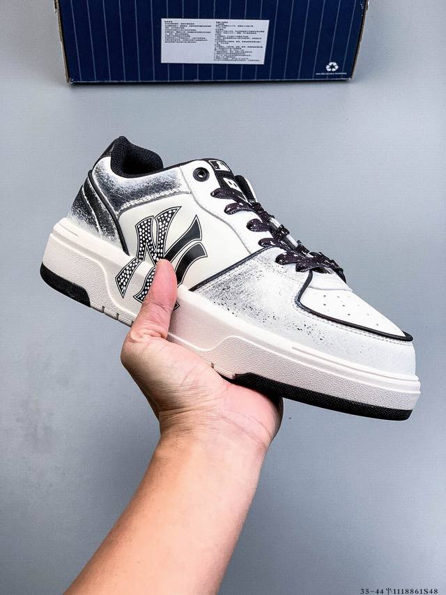 公司级[定制球鞋] Mlb纽约洋基队 潮流密码街头涂鸦喷绘手绘学院耐磨增高风低邦板鞋男女同款 该定制鞋选用原鞋为Mlb纽约洋基队厚底耐磨增高低帮板鞋，以涂鸦为灵