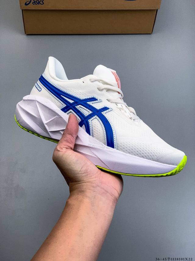 Asics 宣布推出备受期待且深受粉丝喜爱的新款 Novablast 5 跑鞋。 Novablast 系列的最新更新通过轻质材料和 Asics 全新中底材料的结