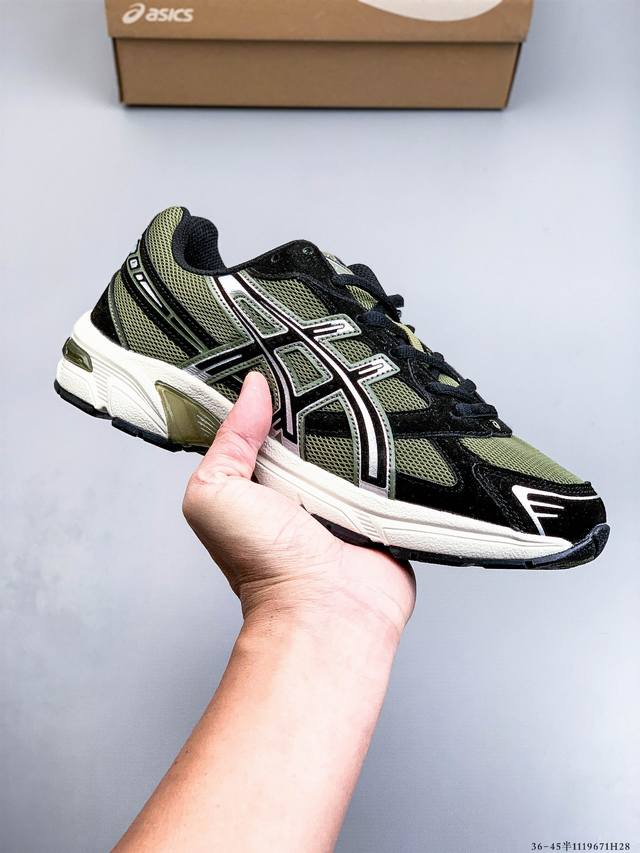 Asics Gel-1130 亚瑟士新款运动跑步鞋 Asics Gel-1130可以称得上是复古美学的入门代表作，它所呈现的是千禧年后期的时代变迁风格。 整双鞋