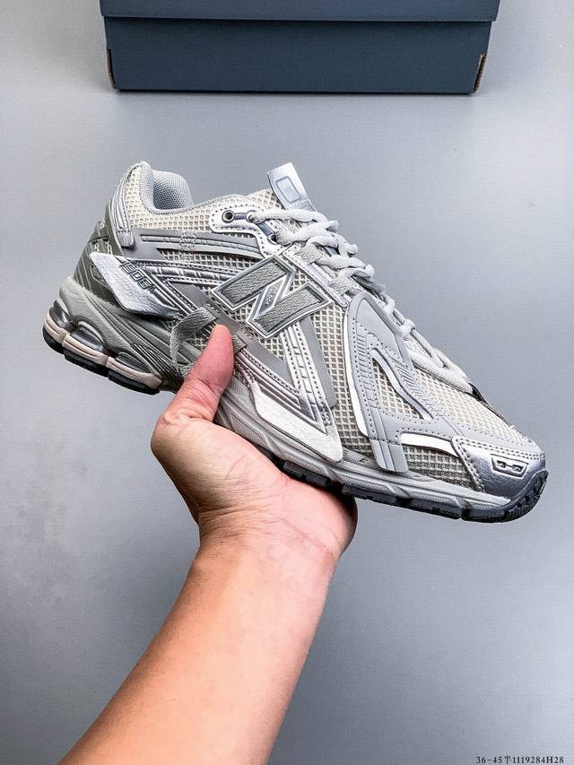 New Balance M1906Ri Nb宝藏老爹鞋款，复古元素叠加，质感超级棒，楦版型材料细节做工精细，货如实拍图 作为Nb最经典的档案鞋型之一，与 2一样