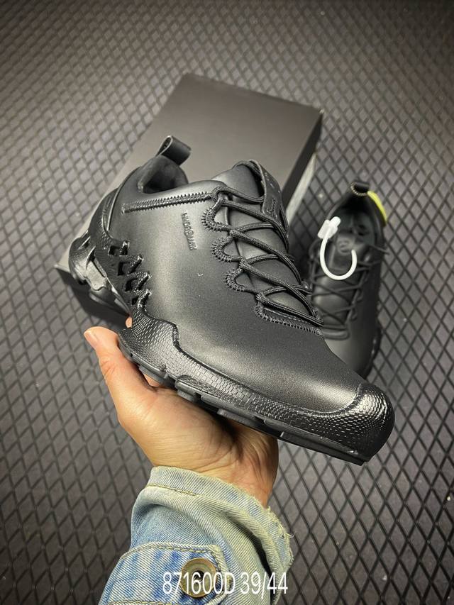 D Ecco爱步Biom真皮运动鞋 防滑健步慢跑鞋 健步探索系列热门款式 牛皮鞋面，纹理自然，柔韧耐穿 直接注塑工艺连接鞋面与鞋底 一体成型，合脚耐穿 橡胶外底