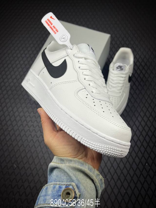 B 耐克Nike Air Force 1 Low 空军一号低帮百搭休闲运动板鞋。柔软、弹性十足的缓震性能和出色的中底设计，横跨复古与现代的外型结合，造就出风靡全