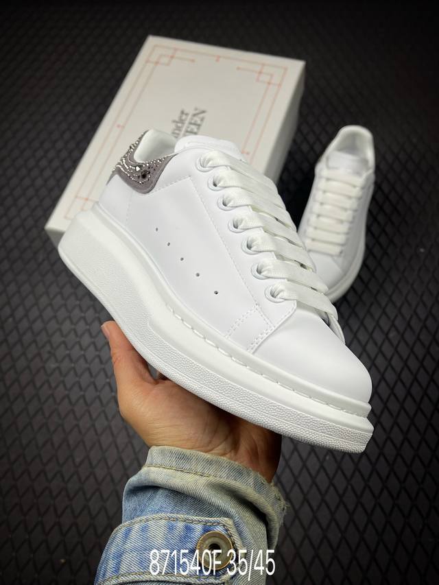 福利特价 F 海外指定版本 独特礼盒包装 Alexander Mcqueen 亚历山大麦昆松糕鞋厚底增高小白鞋 进口丝绸亚光原版正品 水染羊皮内里 牛皮垫脚 回