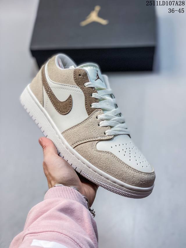Air Jordan 1 Low Aj1乔1低帮休闲板鞋 同步官方配色 原厂皮料 原档冲孔鞋头 正确满胶鞋垫 四线拉帮 原厂织唛标 鞋舌高弹海绵填充。 官方货号