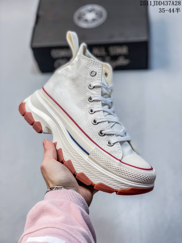 匡威100周年日本限定米白低帮厚底增高帆布鞋、小个子种草机上线 谁不买这双鞋我都会伤心的 帆布竟然是软的、打破了匡威的磨脚诅咒。生胶色牛津底很有复古感而且穿上去