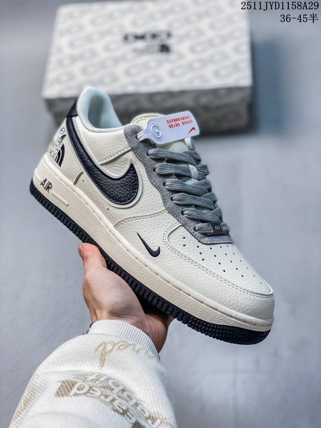 海外限量发售！公司级Nike Air Force 1 '07 Low “北面联名 米黑小勾”空军一号 低帮 运动鞋 休闲鞋 折边针车 工艺难度大 原楦头原纸板