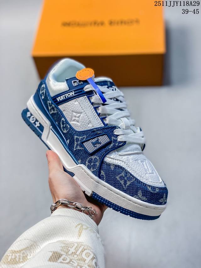 Louis Vuitton 路易威登 广东原产，采用皮革鞋面材质，，内里全小羊皮打造及去味海玻璃脚垫，外置耐磨橡胶大底全新Lv路易威登Louis Vuitton