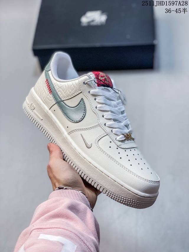 独家实拍 No.1版本 遥遥领先 纯原级别 Nike Air Force 1 Low “蛇年” 货号：Hv5990-172 原厂冲刀皮料切割干净 无任何毛边 清