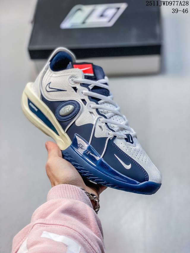 公司级耐克Nk G.T. Cut 3 Ep 实战篮球鞋 鞋面采用轻质的织物与麂皮鞋面制成 搭配Flywire飞线系统增加动态包裹锁定 鞋舌使用跑鞋半开叉设计大大