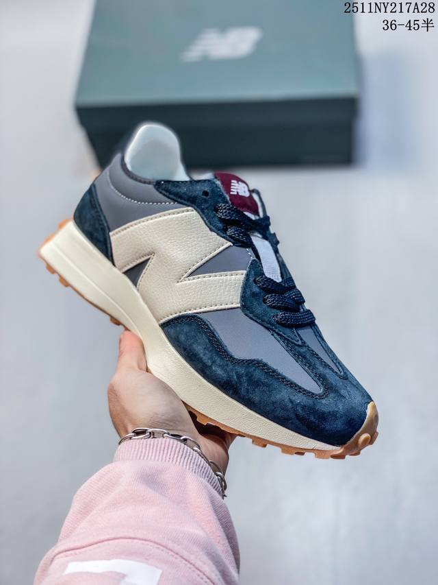 真标New Balance 327系列 复古休闲运动慢跑鞋 以更纯粹的复古风格设计打造的全新造型 侧身还以解构设计 将 N 字标志以做旧压花样式呈现 官方货号: