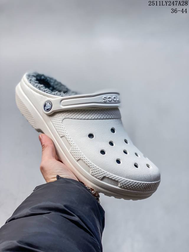 Assic Og 休闲沙滩泡芙鞋 透明防水袋包装 注意配件需单独购买 超轻Croslite专利材料打造 鞋面更加耐用易清洗 该鞋款轻盈舒适 2002年 经典克骆