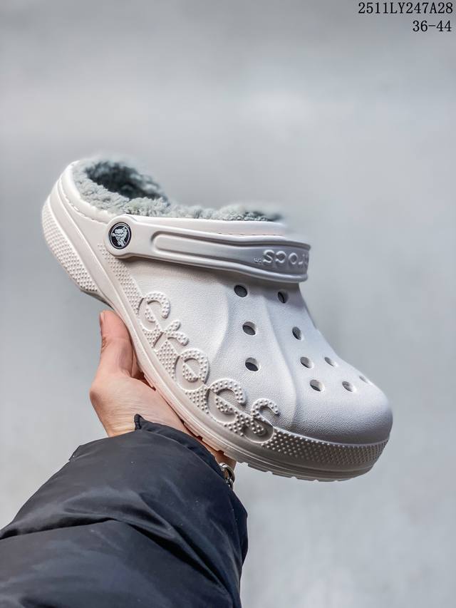 Assic Og 休闲沙滩泡芙鞋 透明防水袋包装 注意配件需单独购买 超轻Croslite专利材料打造 鞋面更加耐用易清洗 该鞋款轻盈舒适 2002年 经典克骆