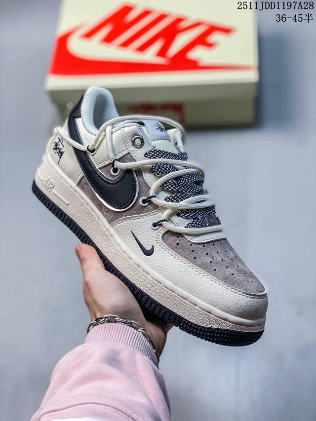 斯图西联名 棕白银边黑勾金典配色，猪八材质加上绑带设计舒适融合，海外限量发售！公司级Nike Air Force 1 ‘07 Low 空军一号 低帮 运动鞋 休