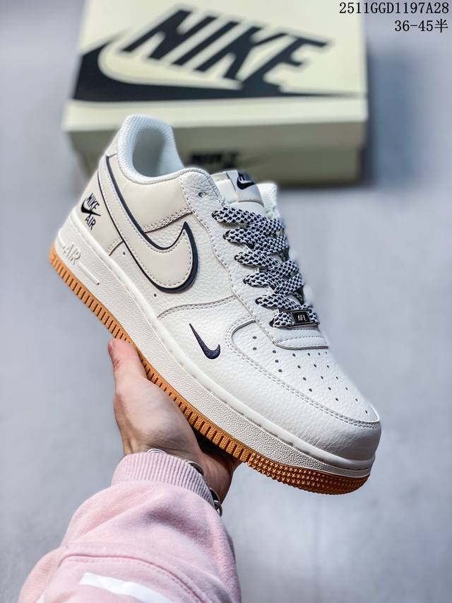 海外限量发售！公司级Nike Air Force 1 '07 Low Nike 白勾棕底”空军一号 低帮 运动鞋 休闲鞋 折边针车 工艺难度大 原楦头原纸板 原