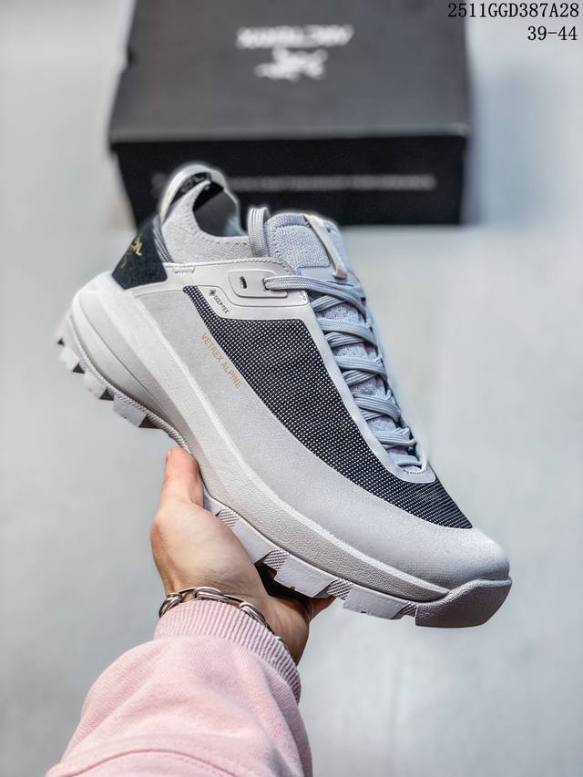 Arc’ Teryx 始祖鸟 Vertex Alpine Gtx 低帮登山鞋 加拿大户外服饰品牌 1989年创立于加拿大温哥华 始祖鸟来自加拿大海岸山脉 植根高