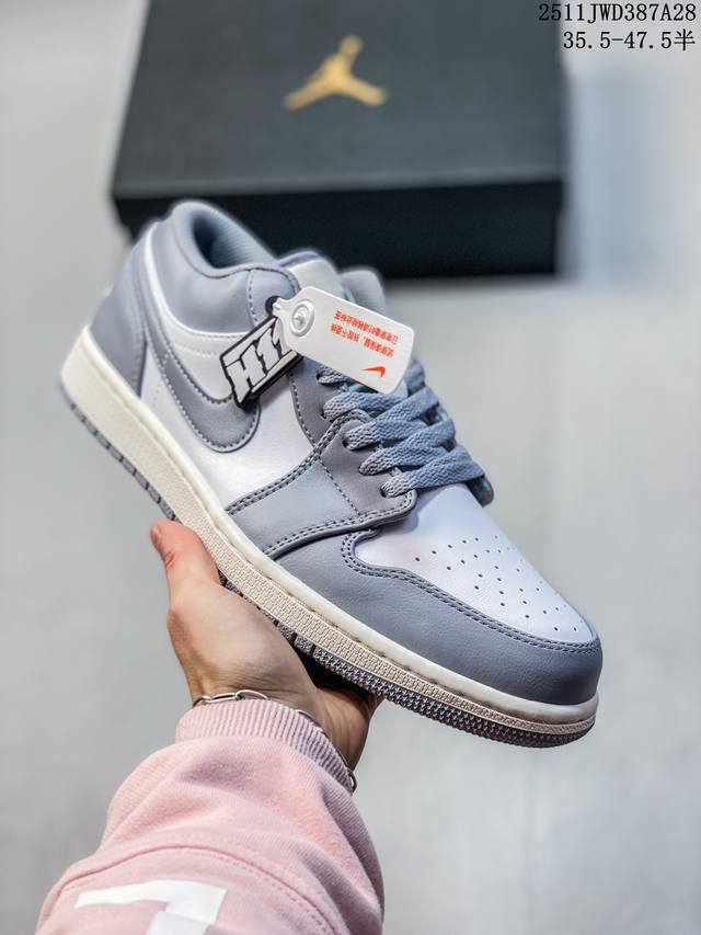 耐克 乔丹Air Jordan 1 Low Aj1 乔1 乔丹1代Aj1 低帮复古文化休闲运动篮球鞋。该鞋款从 1985 年元年款汲取设计灵感，焕新演绎简约经典
