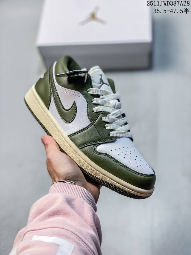 耐克 乔丹Air Jordan 1 Low Aj1 乔1 乔丹1代Aj1 低帮复古文化休闲运动篮球鞋。该鞋款从 1985 年元年款汲取设计灵感，焕新演绎简约经典