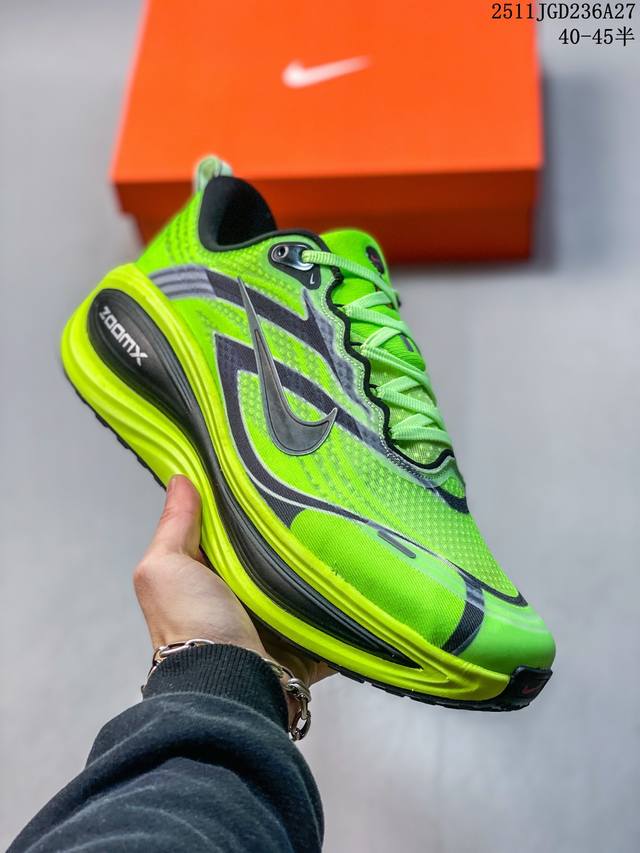 公司级Nike Vomero plus 耐克 舒适减震防滑 低帮跑步鞋 全掌Reactx泡绵中底 前掌和后跟还配备了Air Zoom气垫单元 据说跑起来更快更舒