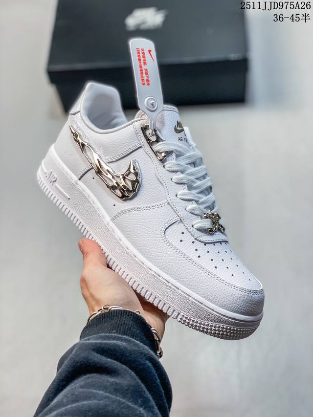 真标耐克Nike Air Force 1 Low 空军一号低帮百搭休闲运动板鞋。柔软、弹性十足的缓震性能和出色的中底设计，横跨复古与现代的外型结合，造就出风靡全