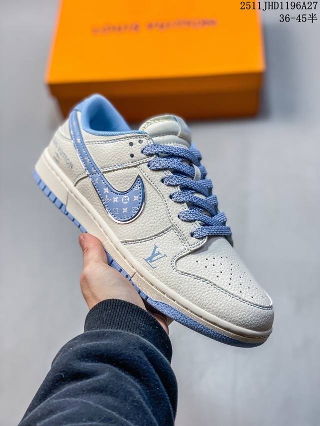 公司级 #Sb Duck Low斯图西联名“米黄白红勾印花配色高奢定制款” 个性的设计风格以及品牌的经典元素 使其成为一双具有独特身份和价值的鞋子 清新而立体的