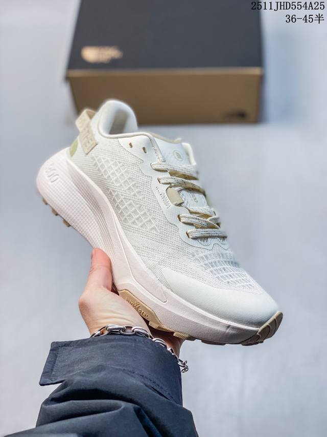 简介：北面 The North Face Altamesa 300 圆头系带 减震 耐磨 低帮 徒步鞋 兼具高效缓震与稳定性能 采用轻质柔软的Dream发泡中底