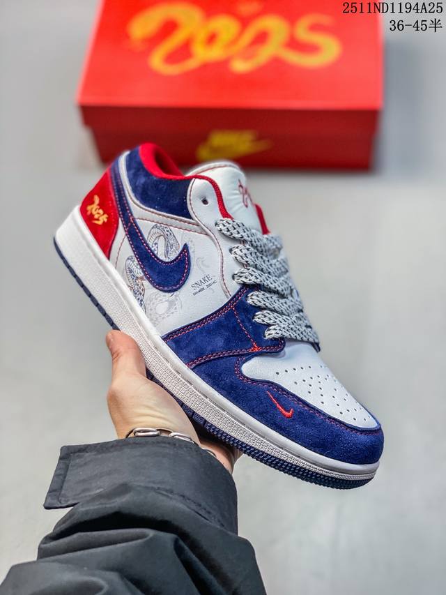 Air Jordan 1 Low Aj1乔1低帮休闲板鞋 “灰黑巴黎世家定制款” 个性的设计风格以及品牌的经典元素 使其成为一双具有独特身份和价值的鞋子 清新而