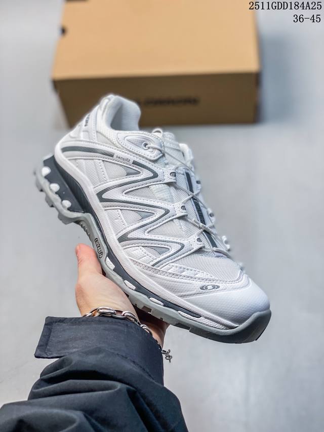 Salomon Xa pro Xt-6萨洛蒙户外越野跑鞋 鞋面采用Sensifit贴合技术 全方位贴合包裹脚型 鞋跟部鞋底牵引设计 提供强大的抓地性能 更适应野