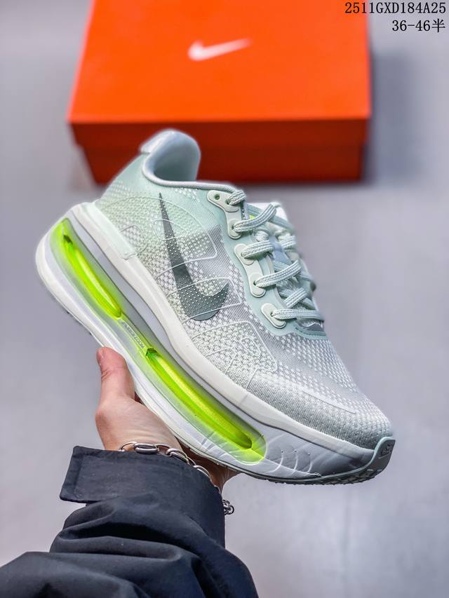 公司级：Nike Vomero premium 耐克 舒适减震防滑 低帮跑步鞋 全掌Reactx泡绵中底 前掌和后跟还配备了Air Zoom气垫单元 据说跑起来