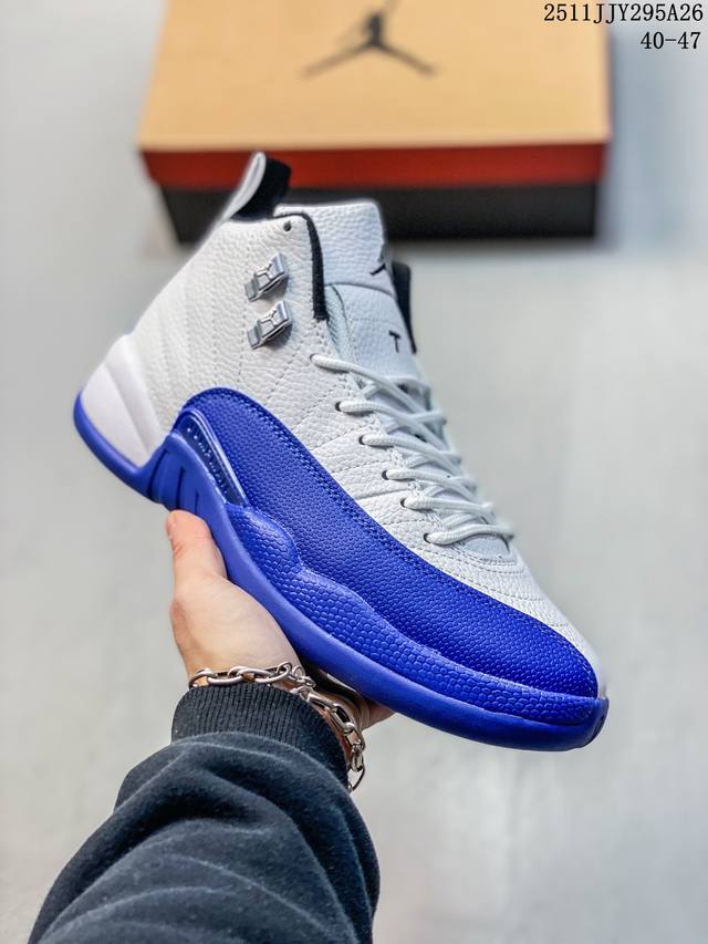公司级：Air Jordan 12 ”Stealth“ Aj12 乔12 乔丹12代酷灰 货号:Ct8013-140 鞋款以酷灰银、白色和冷灰色配色方案，鞋款与