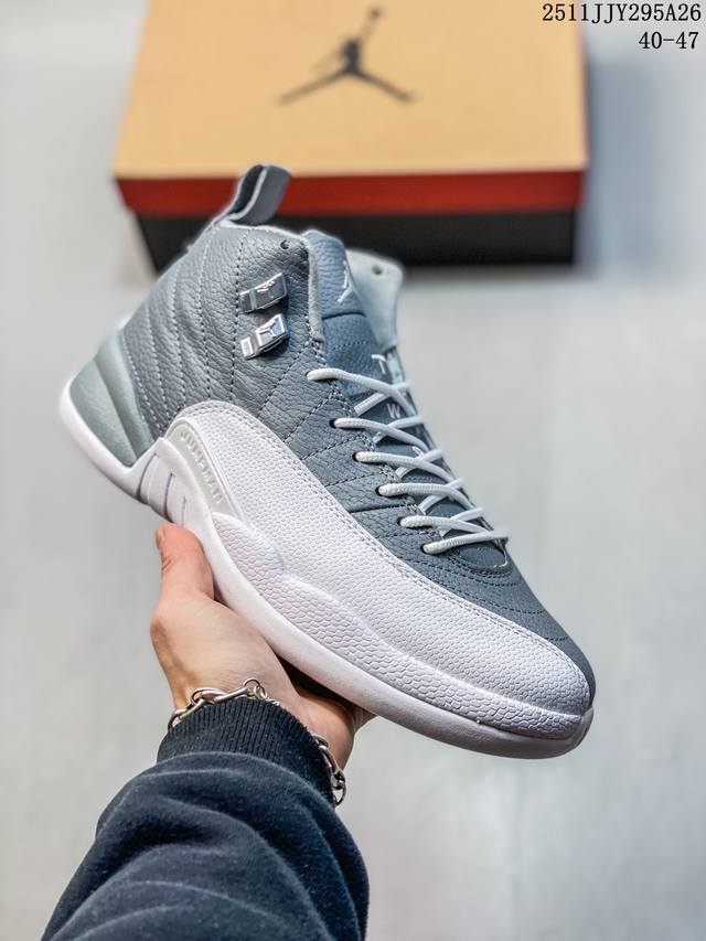 公司级：Air Jordan 12 ”Stealth“ Aj12 乔12 乔丹12代酷灰 货号:Ct8013-140 鞋款以酷灰银、白色和冷灰色配色方案，鞋款与