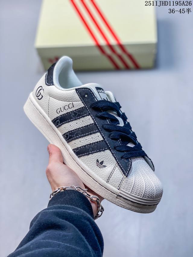 纯原 Clot X Ad Originals Superstar“金标” #贝壳头Lv联名限定 贴合柔软布料蓝彩印花配色 ，这双鞋的整体设计思路和风格可以说很C