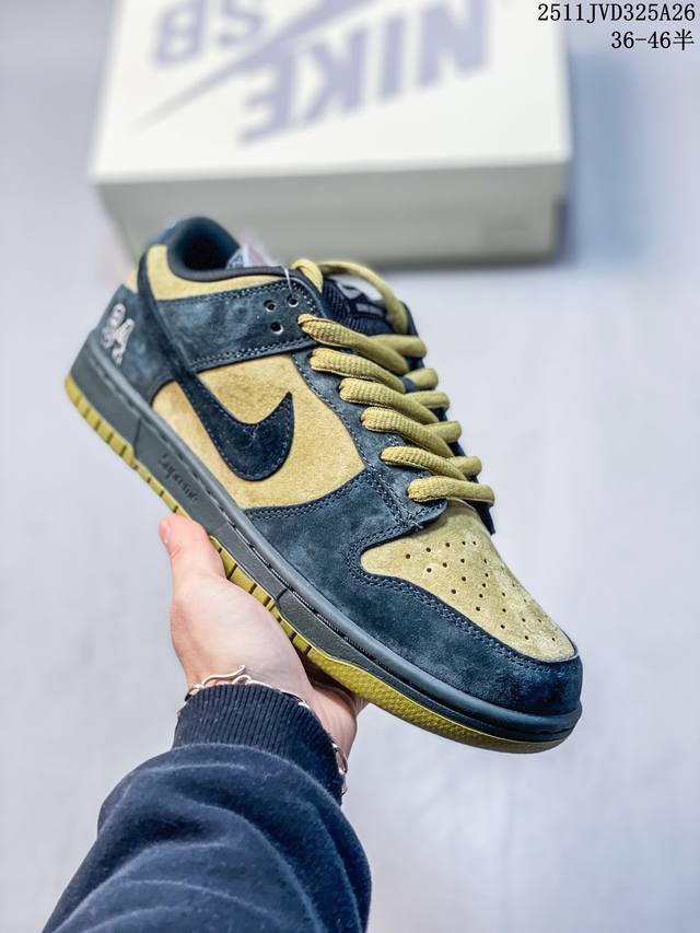 耐克Nike Dunk Low 板鞋 Sb系列经典百搭休闲运动板鞋加厚鞋舌的填充，使舒适性大大提升，同时也更方便穿脱中底部分则加入了脚感柔软舒适Zoomair气