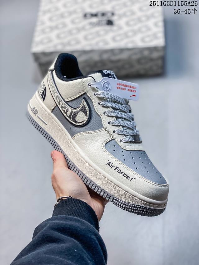 海外限量发售！公司级Nike Air Force 1 '07 Low “北面联名--米黑灰”空军一号 低帮 运动鞋 休闲鞋 折边针车 工艺难度大 原楦头原纸板