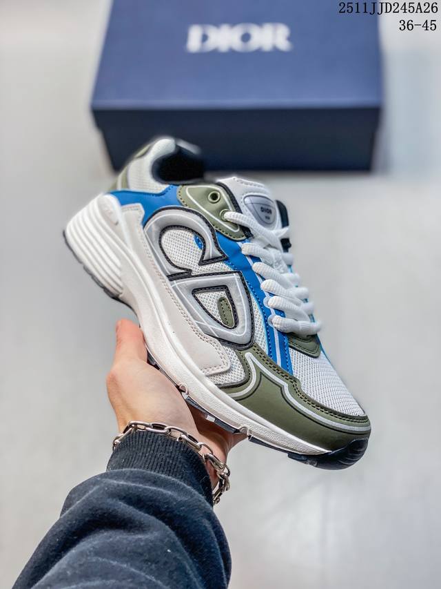 Dior 22Ss B30 运动鞋，以现代线条和科技面料打造灵动休闲格调。迪奥品牌大使王俊凯 动感演绎全新B30运动鞋，步履生风 11Jjd245A26