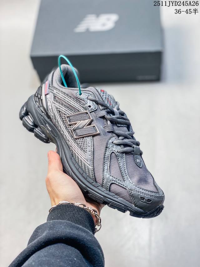 New Balance M1906R 复古单品 近两年来，要说人气最高的球鞋品牌相信 New Balance 一定是其中之一。无论是重磅联名，还是亮眼配色，都有