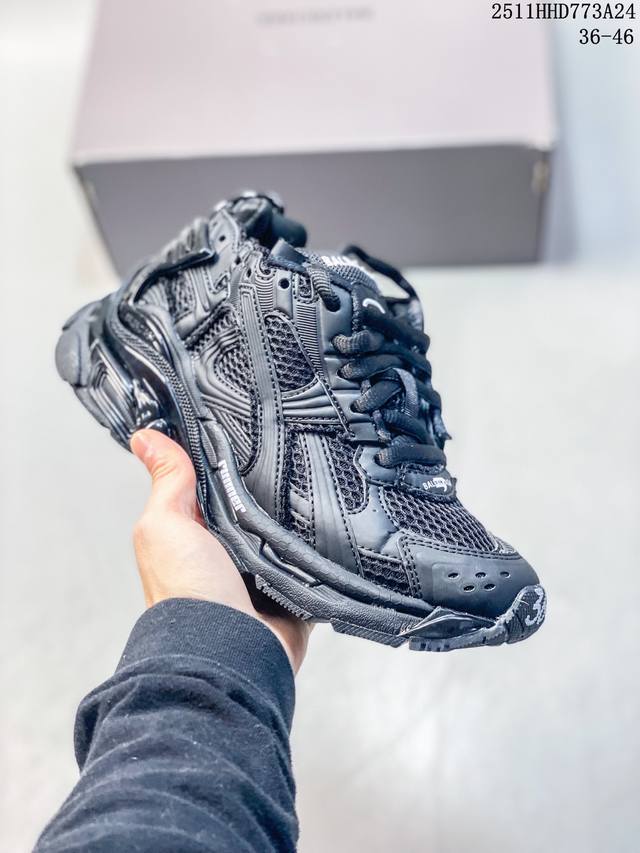 公司级原版一致配件防尘袋及附送鞋带 全部采用原档案原楦数据开发 1:1比例克重 原装欧索莱环保去臭环型鞋垫 市面最为正确东莞代工原底部又是熟悉的复古解构,高奢品