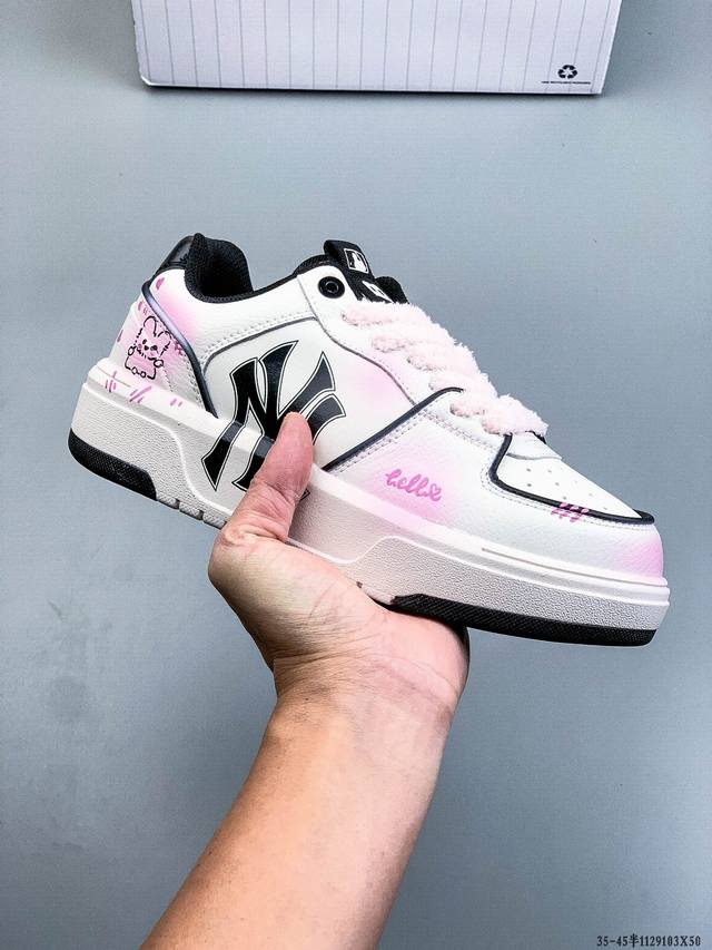 公司级[定制球鞋] Mlb纽约洋基队 潮流密码街头涂鸦喷绘手绘学院耐磨增高风低邦板鞋男女同款 该定制鞋选用原鞋为Mlb纽约洋基队厚底耐磨增高低帮板鞋，以涂鸦为灵