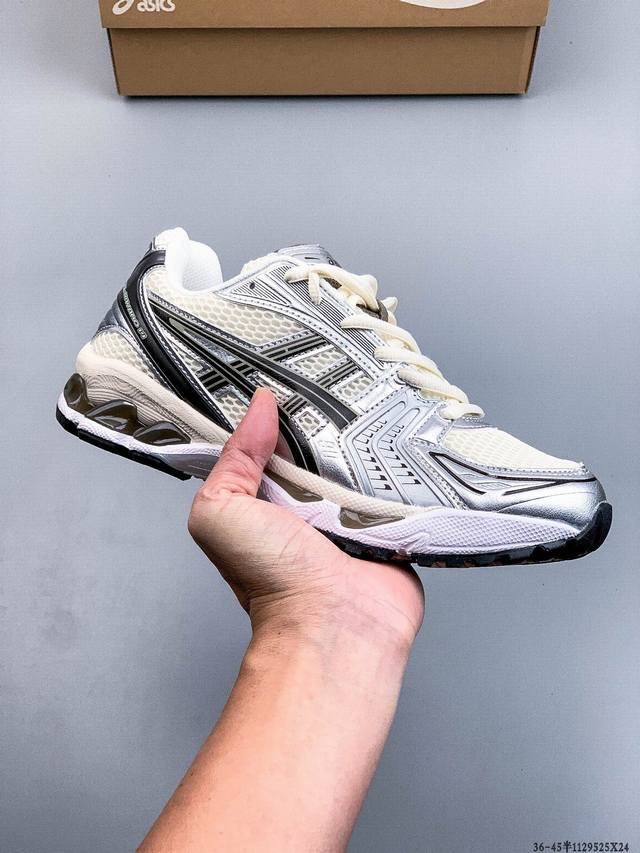 采用环保太空合成革配合透气网眼布鞋面材质#中底3D可视Gel缓震胶效果#升级Eva全新缓震中底部位科技组合耐磨橡胶外底片13年前经典首度回归,复刻魅力难挡！日本