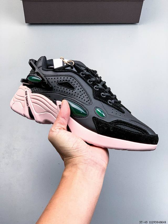 公司级 Raf Simons Cylon-21 潮流运动 织物皮革 圆头系带 低帮休闲鞋 采用光滑皮革 网眼和绒面革制成 饰有橡胶细节 具有系带封口 圆头款式
